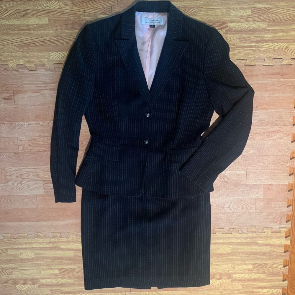 Tahari Arthur Levine Black/Pink Skirt Suit US 6